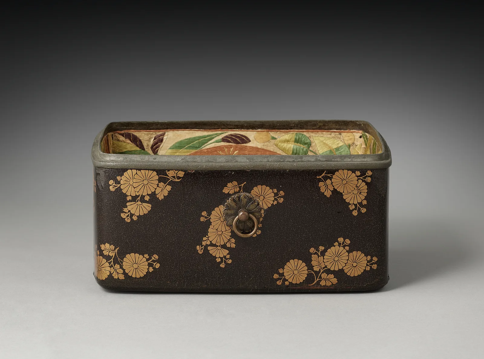 Cosmetics Box with Chrysanthemums (base)
