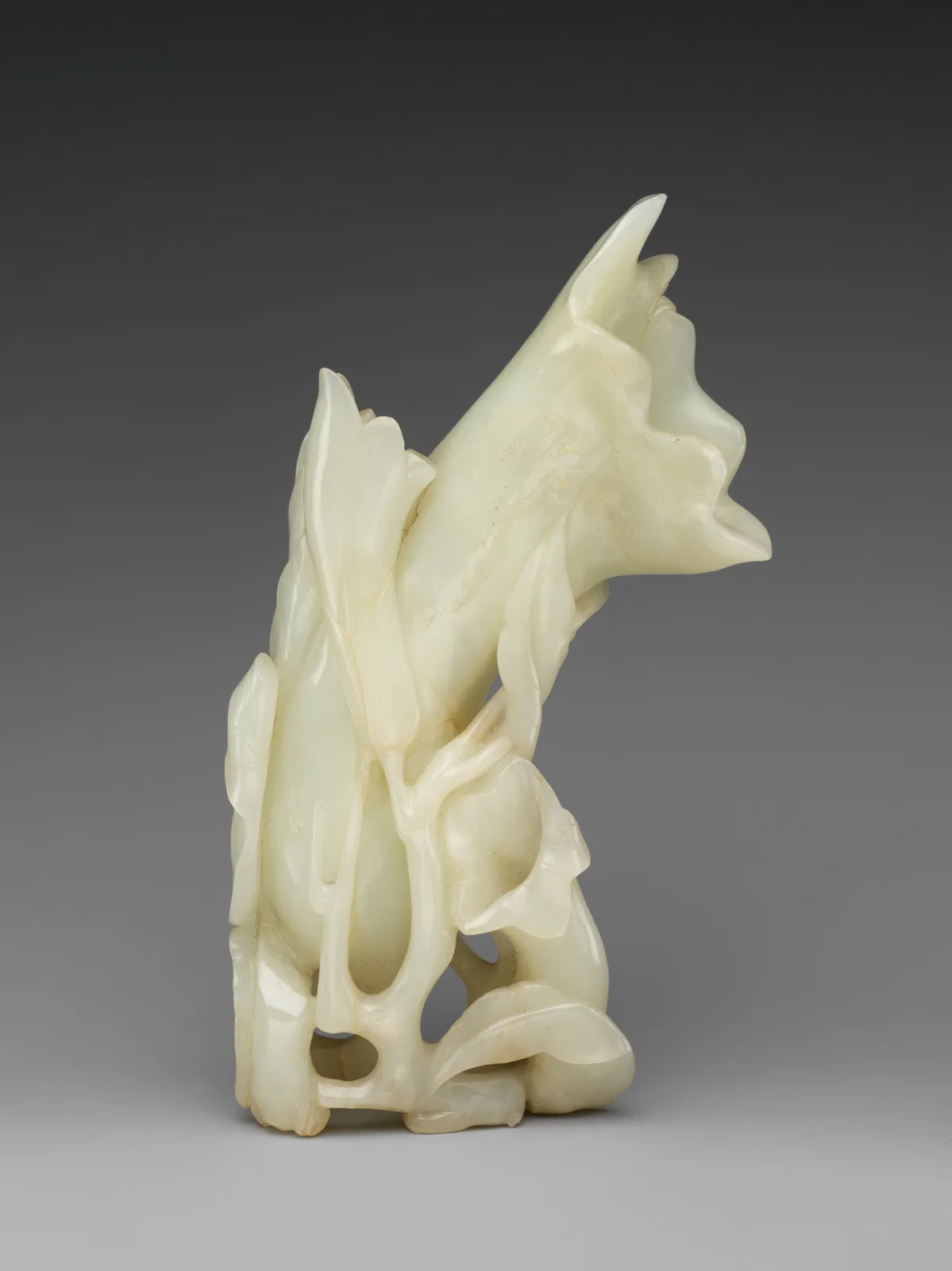 Vase in the shape of flowers